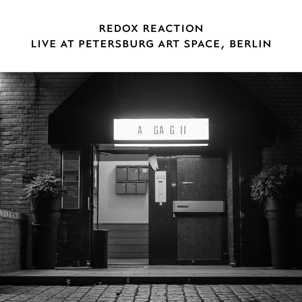 Redox Reaction live at Petersburg Art Space, Berlin; Kriton Beyer - daxophone; Simon Rose - saxophone; Confront Recordings
